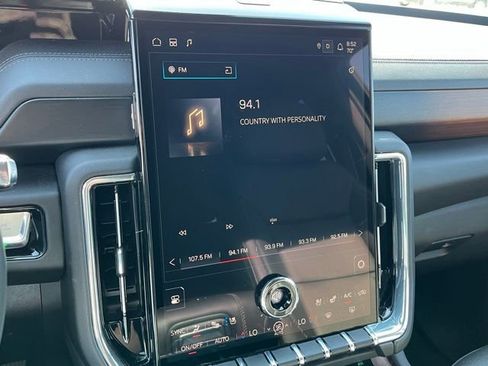 Used 2025 GMC Yukon XL Denali AWD/4WD image 23