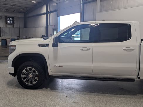 Used 2025 GMC Sierra 1500 AT4 w/ AT4 Premium Package AWD/4WD image 6
