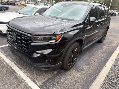 Used 2025 Honda Pilot Black Edition image 3