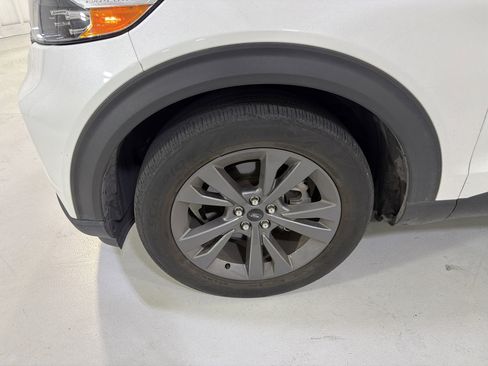 Used 2021 Ford Explorer XLT w/ Equipment Group 202A RWD image 14