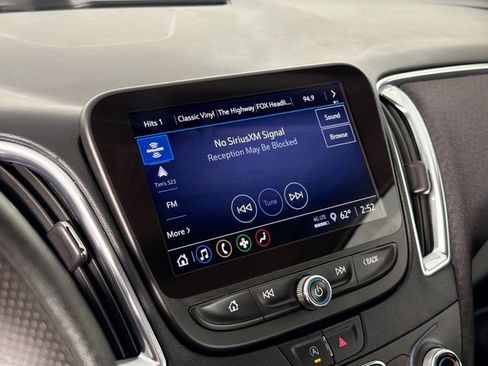 Used 2021 Chevrolet Malibu LT FWD image 14