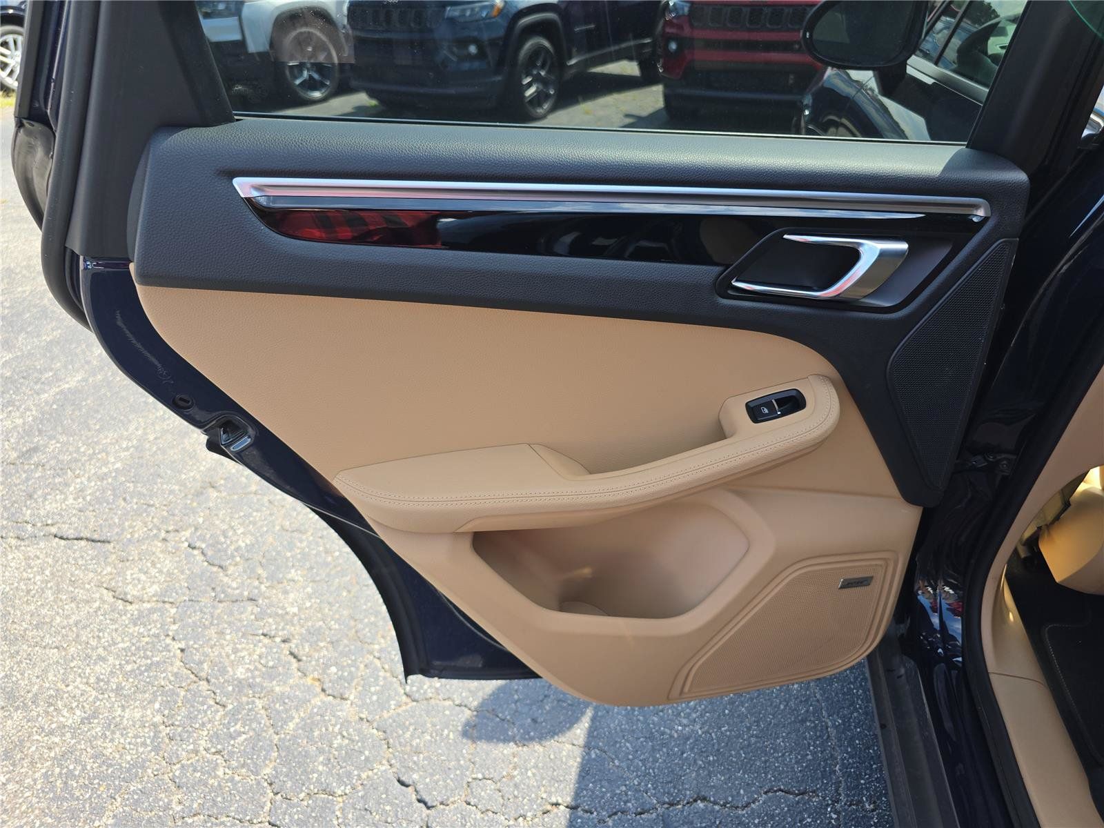 Used 2018 Porsche Macan AWD/4WD image 13