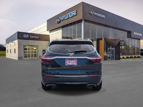 Used 2021 Buick Enclave Essence w/ Sound and Sites Package AWD/4WD image 4