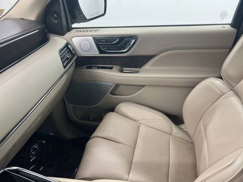 Used 2018 Lincoln Navigator Reserve w/ Technology Package AWD/4WD image 18