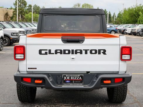 Used 2023 Jeep Gladiator Mojave AWD/4WD image 32