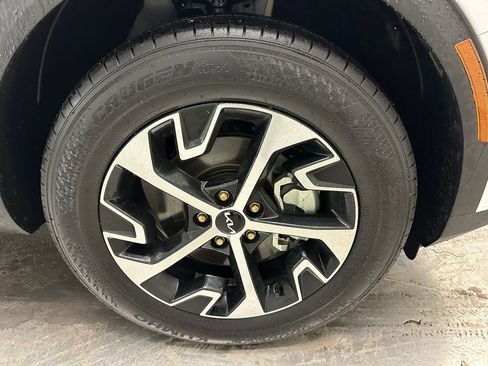 Used 2025 Kia Sportage EX image 31