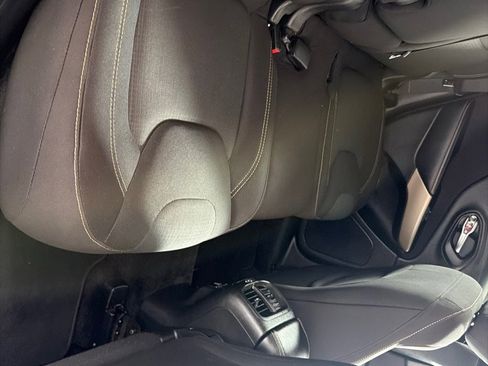 Used 2017 Jeep Cherokee Latitude FWD image 21