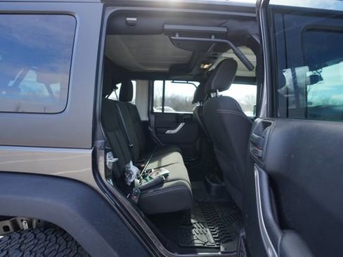 Used 2016 Jeep Wrangler Unlimited Rubicon w/ Connectivity Group image 22