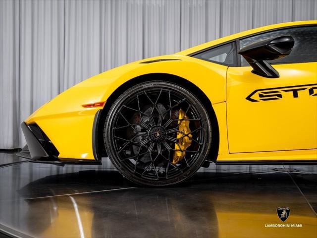 Used 2023 Lamborghini Huracan STO RWD image 9