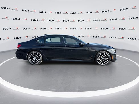 Used 2019 BMW 750i w/ M Sport Package RWD image 9