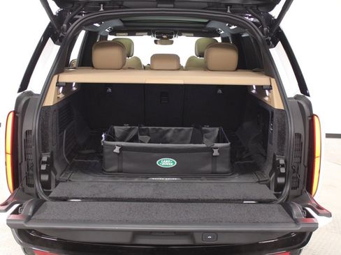 Used 2025 Land Rover Range Rover SE image 40