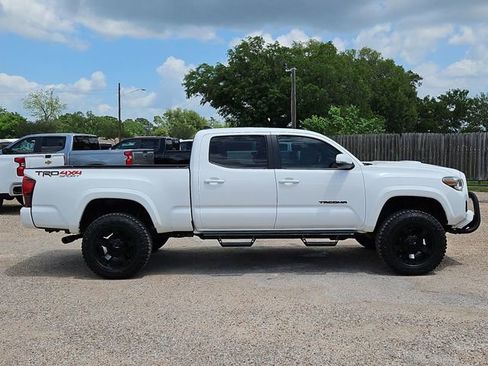 Used 2018 Toyota Tacoma TRD Sport w/ TRD Premium Sport Package image 40