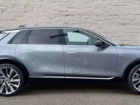 Used 2023 Cadillac Lyriq 2WD image 5