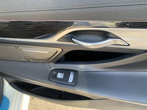 Used 2020 BMW 740i w/ M Sport Package image 29