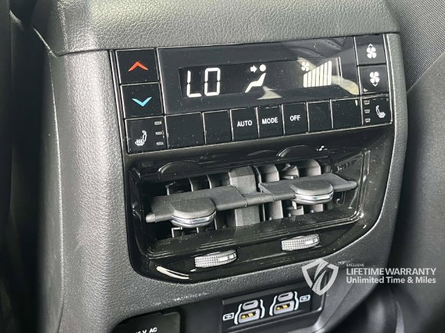 Used 2025 Jeep Grand Cherokee L Limited AWD/4WD image 25