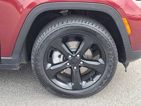 Used 2023 Jeep Grand Cherokee Limited w/ Black Appearance Package AWD/4WD image 30