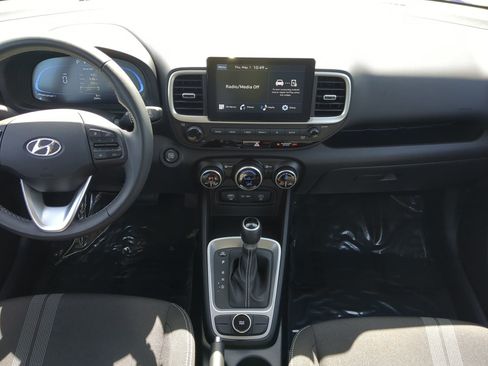 New 2025 Hyundai Venue SEL image 16