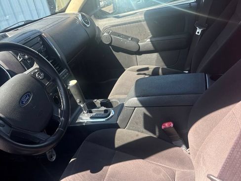 Used 2010 Ford Explorer XLT AWD/4WD image 18