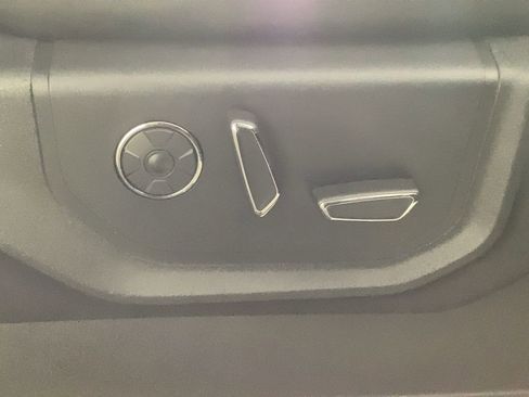 Used 2020 Ford F150 Platinum w/ Equipment Group 701A Luxury image 9