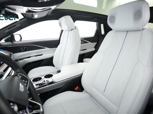 Used 2024 Cadillac Lyriq Luxury RWD image 4