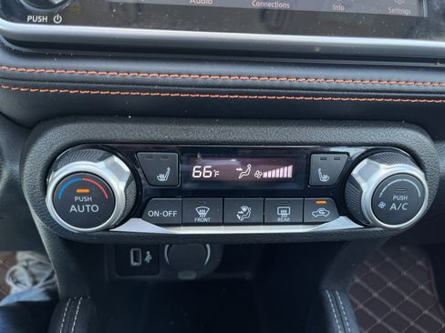 Used 2019 Nissan Kicks SR w/ SR Premium Package image 17