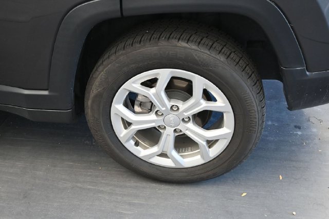 Used 2024 Jeep Compass Latitude AWD/4WD image 12