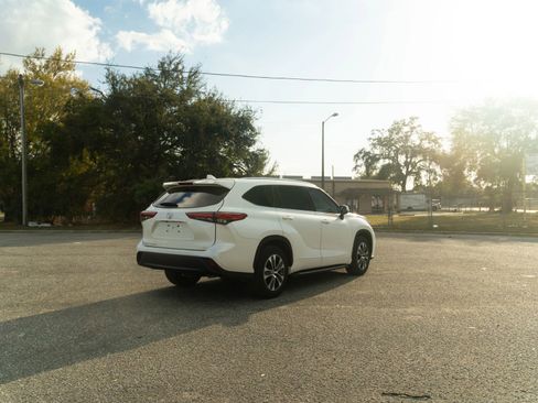 Used 2021 Toyota Highlander XLE image 8