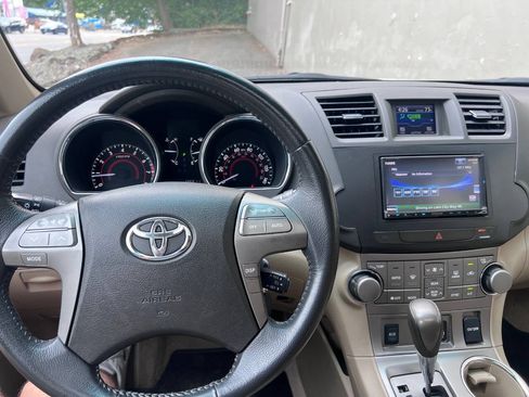 Used 2010 Toyota Highlander SE AWD/4WD image 15