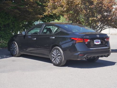 Used 2023 Nissan Altima 2.5 SV w/ SV Premium Package AWD/4WD image 17