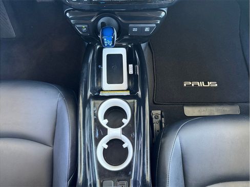 Used 2016 Toyota Prius Four Touring w/ Premium Convenience Package FWD image 11