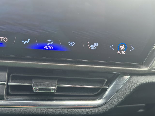 Used 2025 Chevrolet Equinox EV LT w/ Comfort Package FWD image 36
