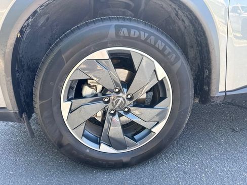 Used 2024 Nissan Rogue SV AWD/4WD image 8