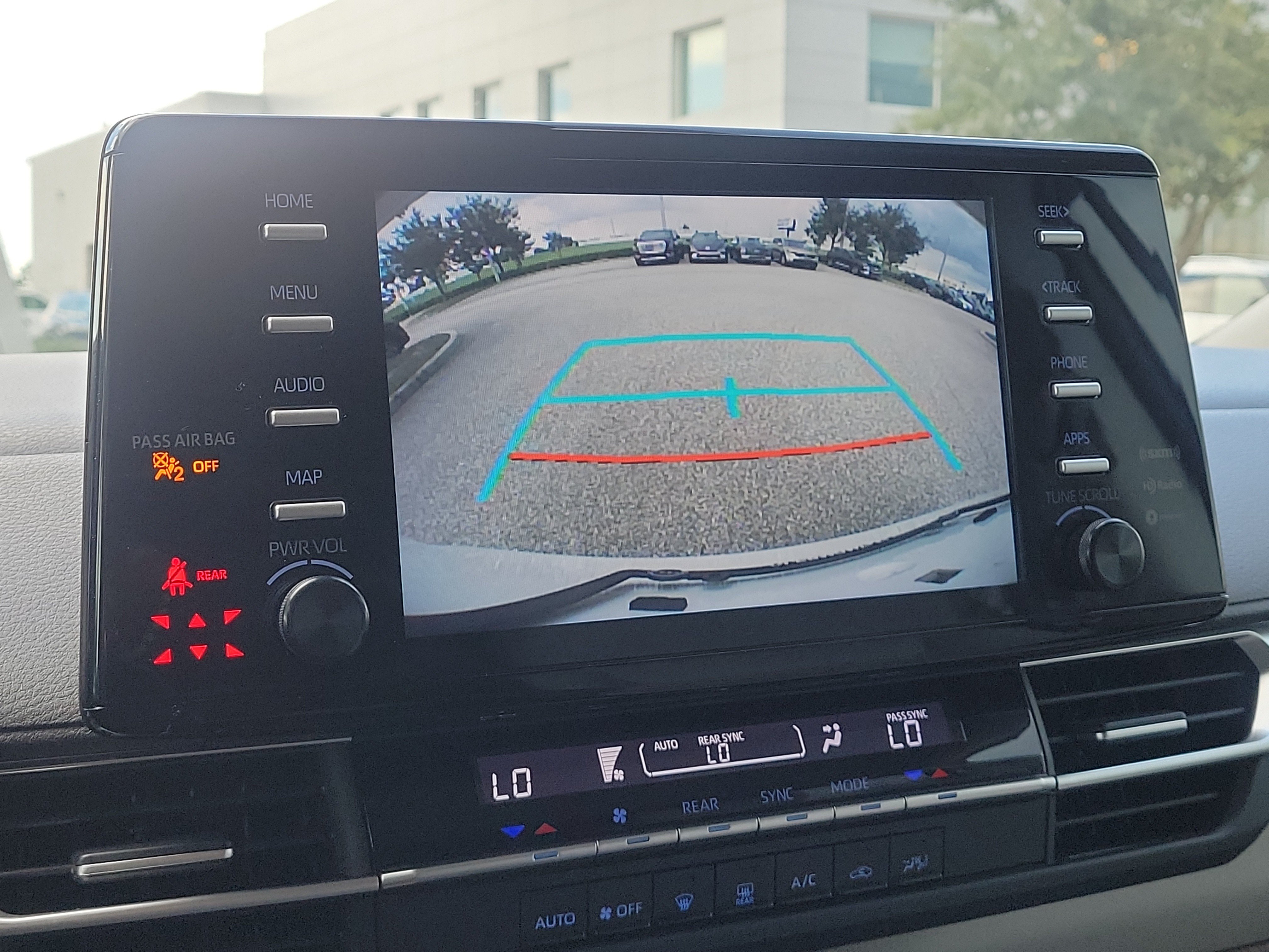 Used 2024 Toyota Sienna LE FWD image 27