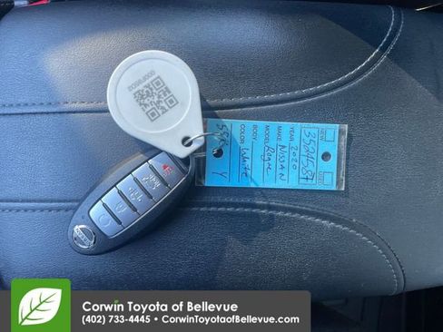 Used 2020 Nissan Rogue SV AWD/4WD image 16