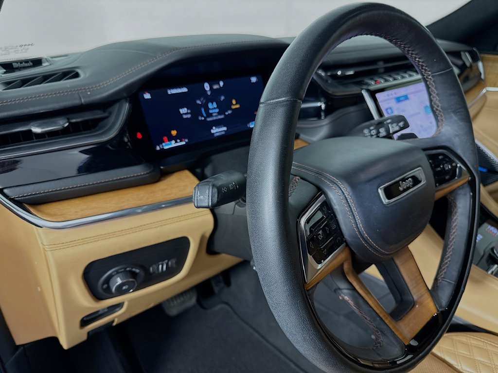 Used 2024 Jeep Grand Cherokee Summit AWD/4WD image 9