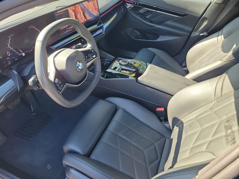 Used 2024 BMW 530i w/ Premium Package image 19