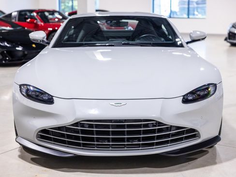 Used 2023 Aston Martin V8 Vantage Coupe RWD image 11