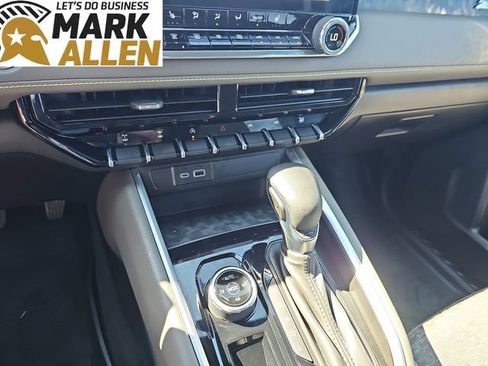Used 2024 Chevrolet Colorado ZR2 AWD/4WD image 18