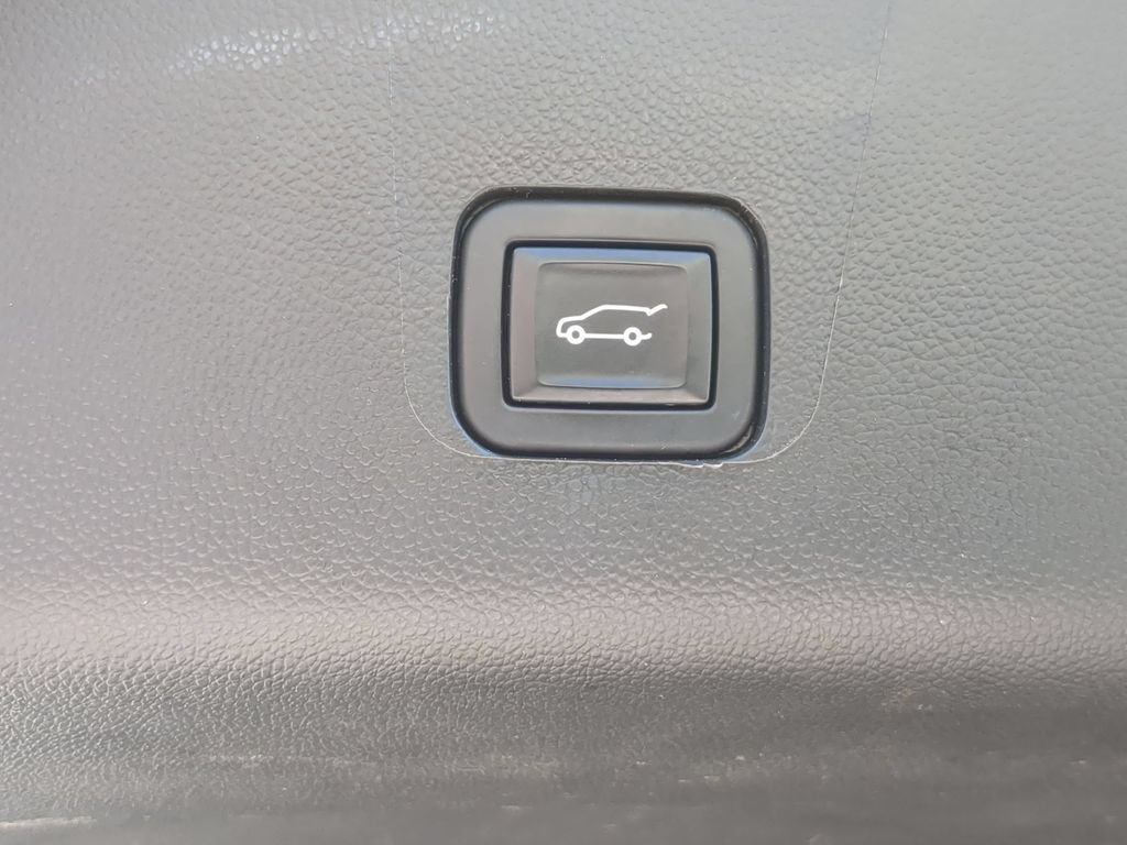 Used 2022 Chevrolet Traverse LT w/ LPO, Floor Liner Package AWD/4WD image 29