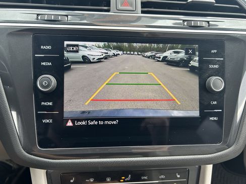 Certified 2023 Volkswagen Tiguan SE image 13