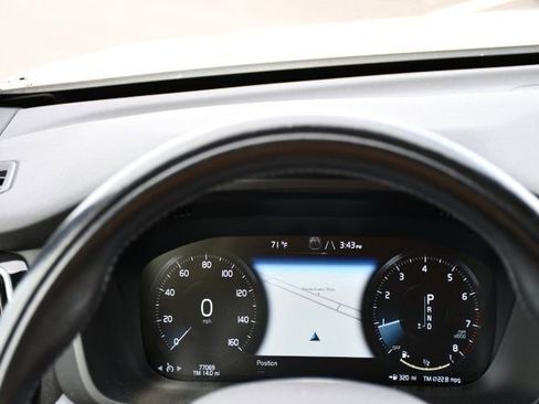 Used 2019 Volvo XC60 T6 Momentum w/ Multimedia Package image 23