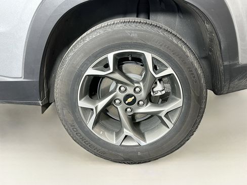 Used 2025 Chevrolet Trax LT image 11