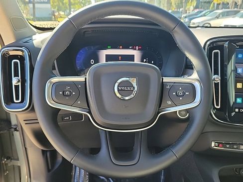 Used 2025 Volvo XC40 B5 Core image 17