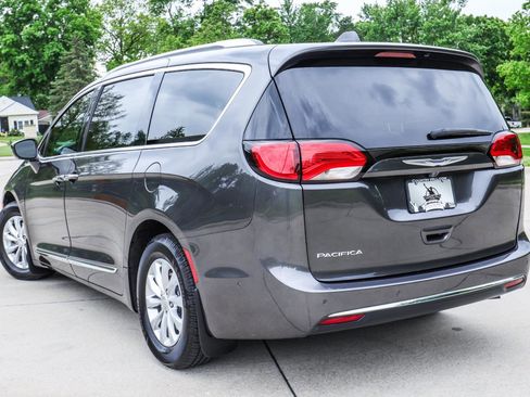 Used 2019 Chrysler Pacifica Touring-L w/ Advanced Safetytec Group FWD image 18