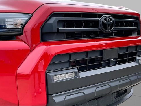 Used 2025 Toyota 4Runner SR5 AWD/4WD image 28