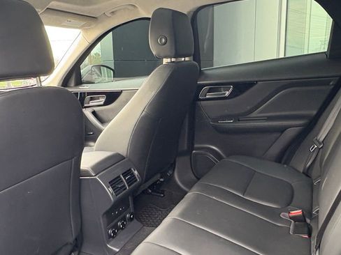 Used 2019 Jaguar F-PACE Premium image 10