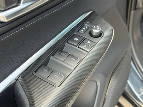Used 2023 Toyota Venza Limited AWD/4WD image 22