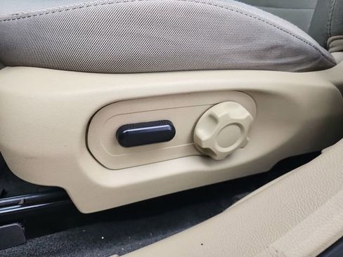 Used 2016 Ford Taurus SE image 21