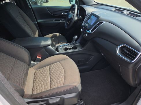Used 2018 Chevrolet Equinox LT FWD image 9