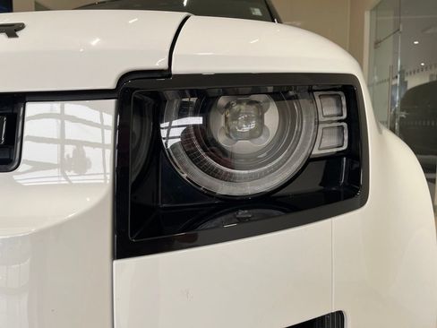 Used 2022 Land Rover Defender 110 X-Dynamic SE AWD/4WD image 15